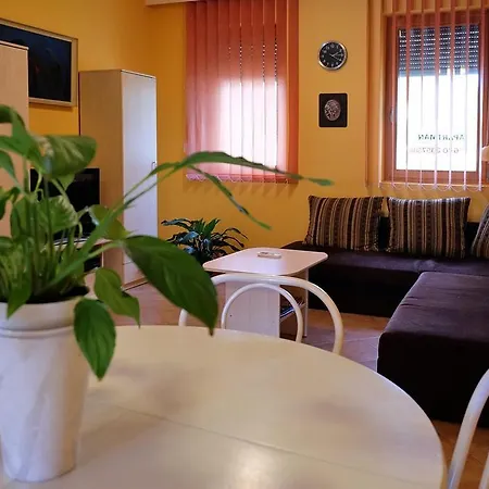 Apartament Var-torony Apartman Jula